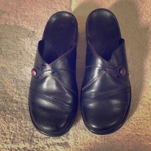 Clarks black leather mules (slip on sandals)